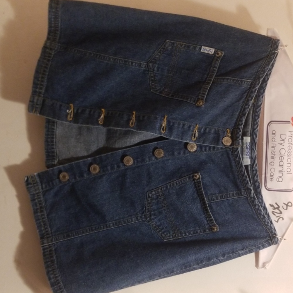Mini skirt.